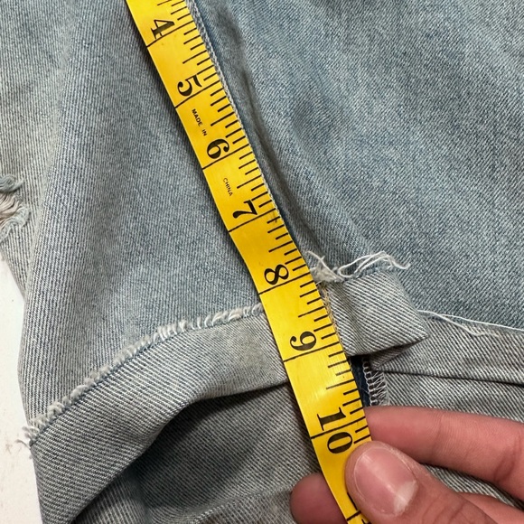 H&M regular fit distressed jean shorts - Picture 5 of 7